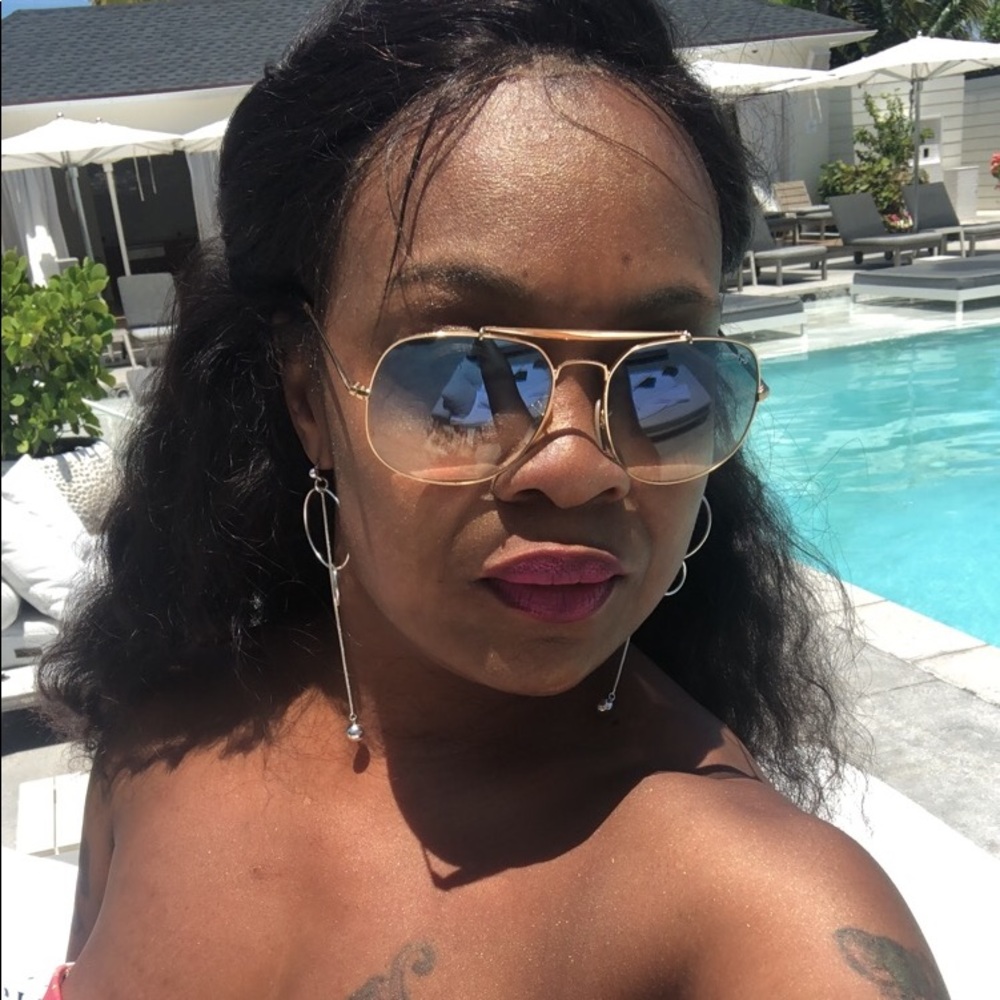 Meet your Posher, Shiretta